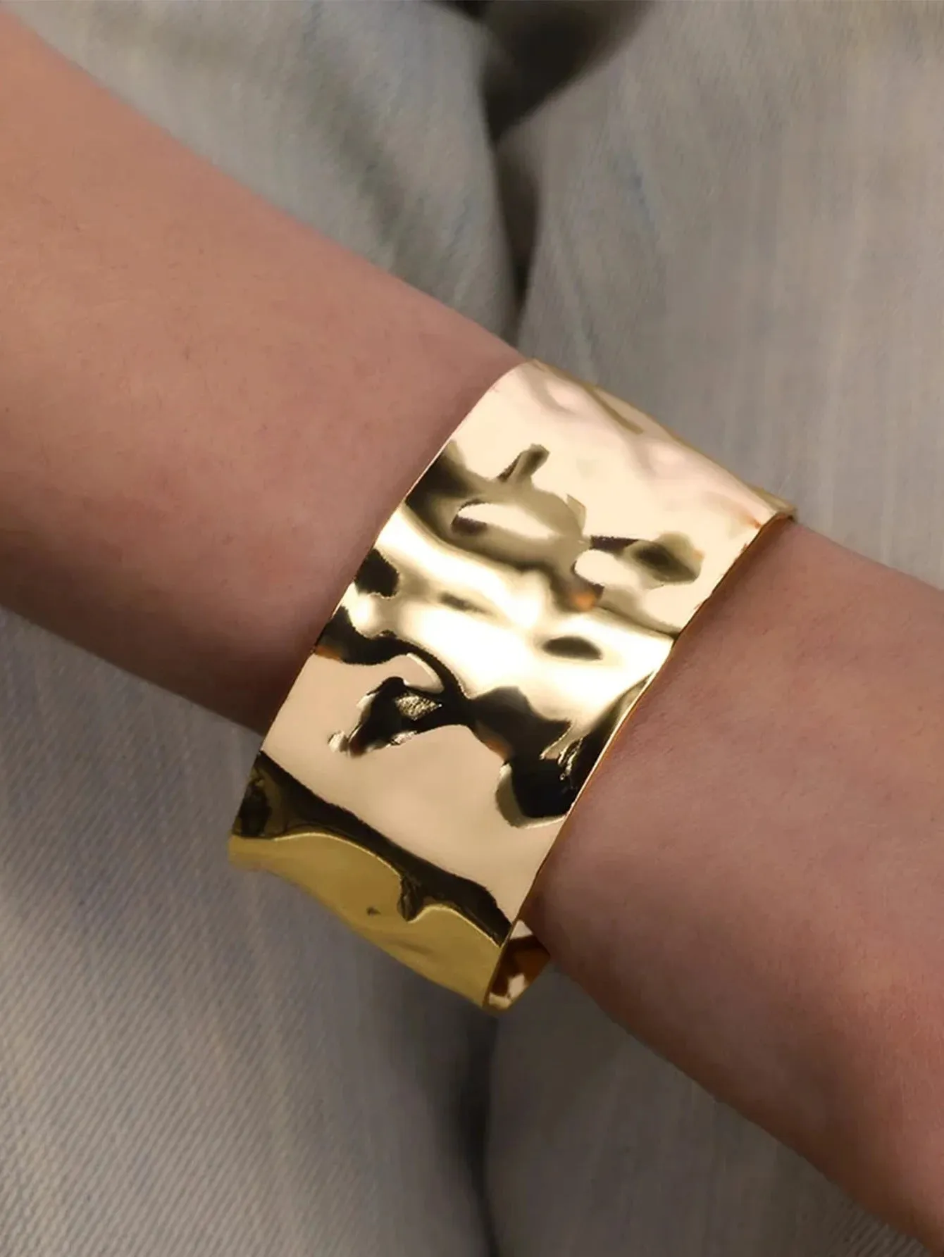 Exquisite Classic Bump Pattern Openning Bangles Bracelet For Women Cuff Bracelet Gold Color Stainless Steel Hand Ornament Gift