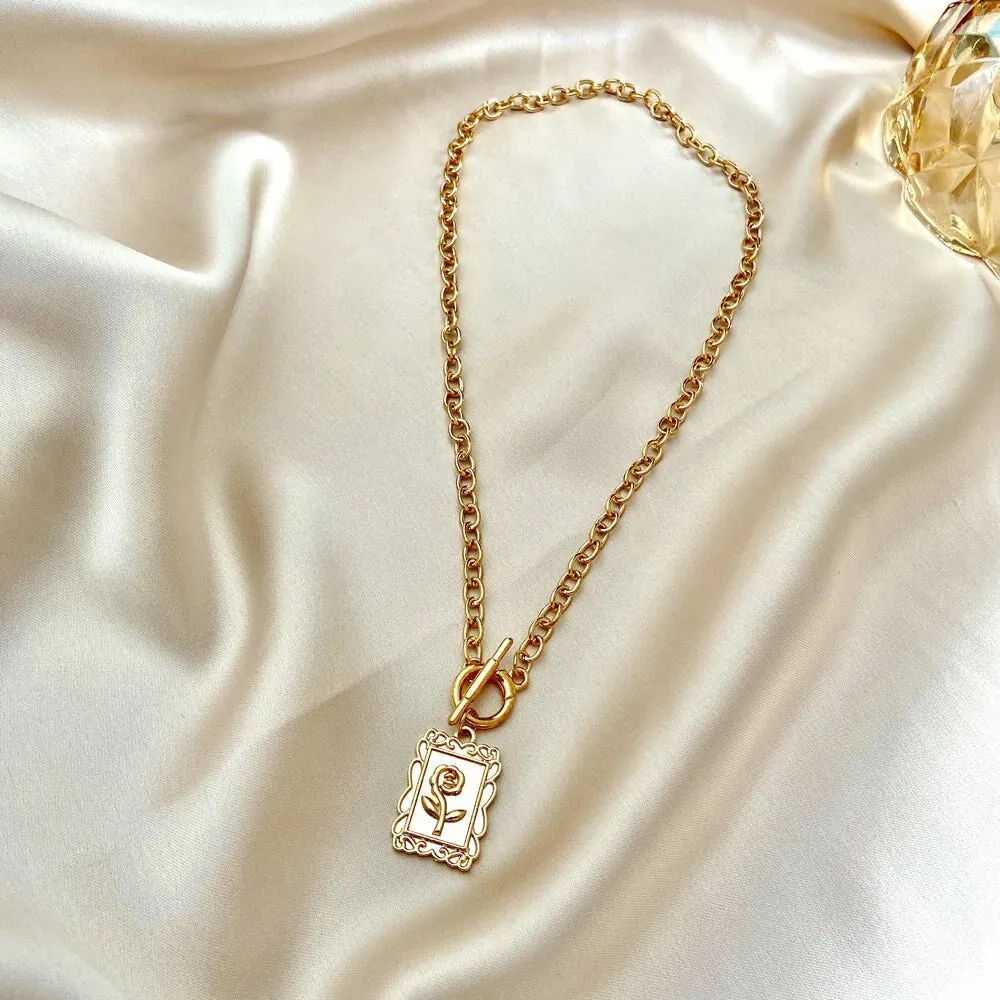 Exquisite Gold Pendant Necklaces for Women