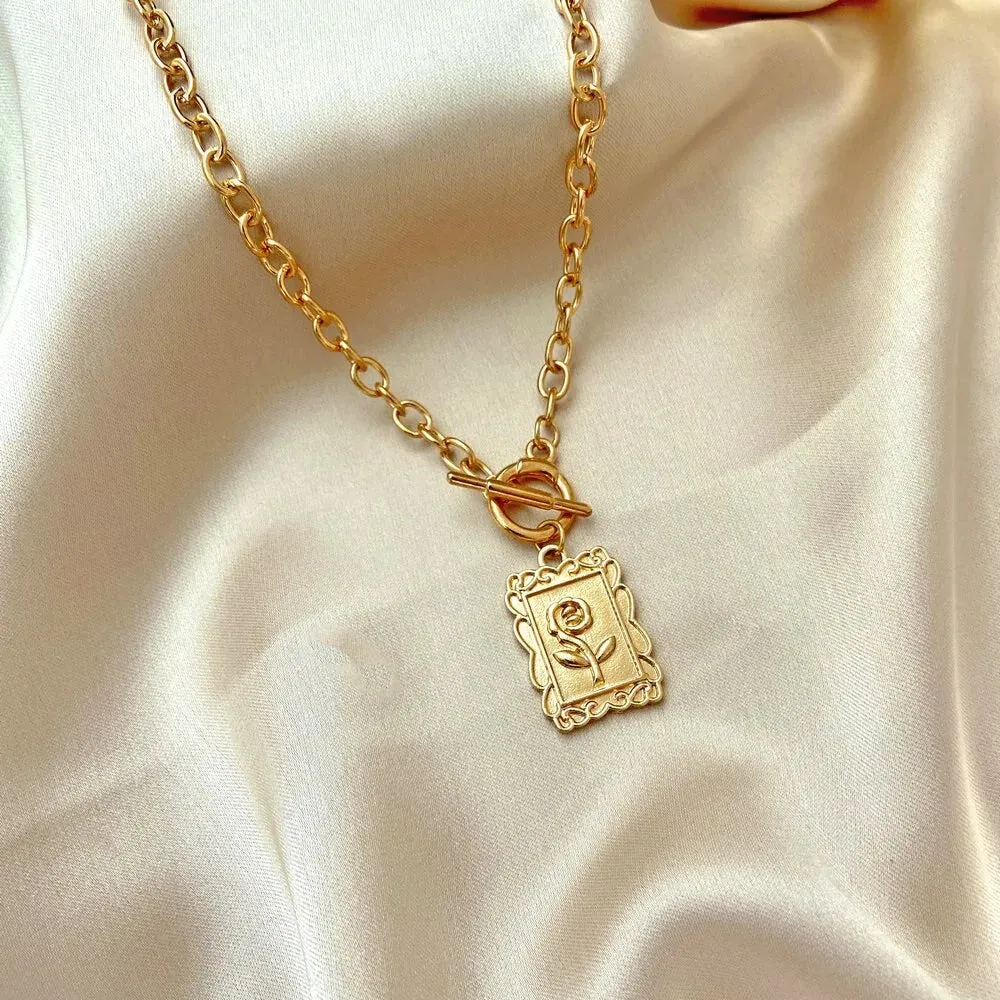 Exquisite Gold Pendant Necklaces for Women