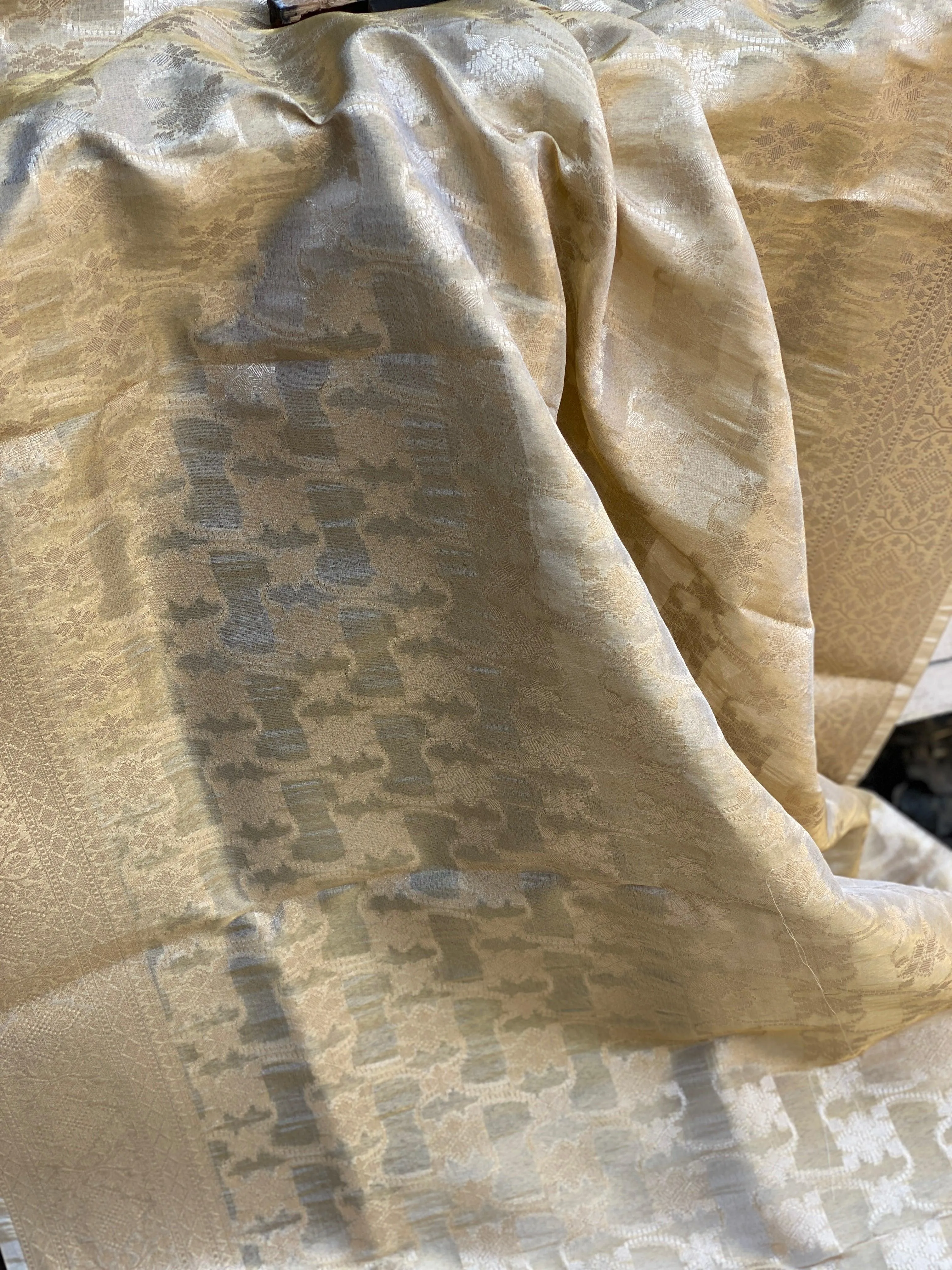 Exquisite Golden Banarasi Tissue Handwoven Saree