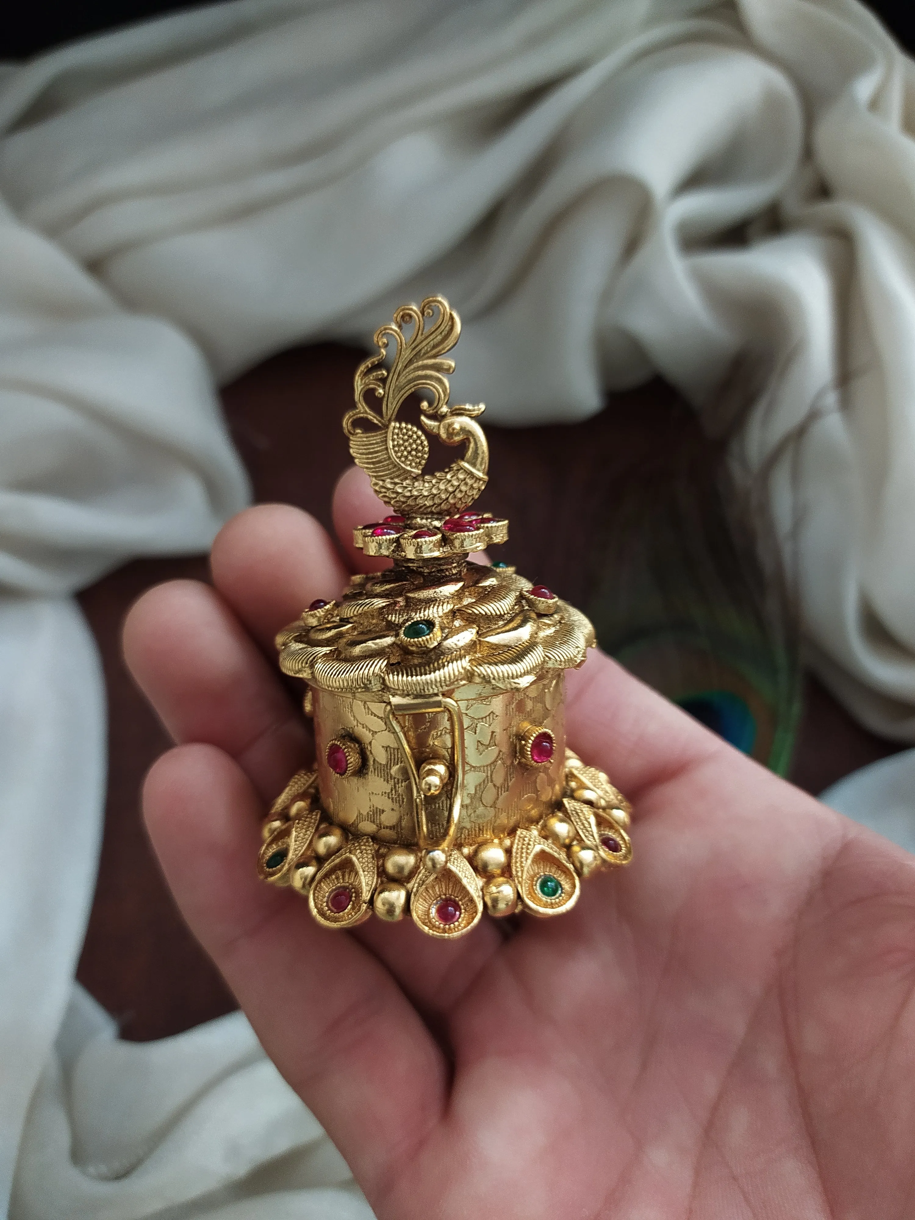 Exquisite Round Peacock Kemp Stones Kumkum Boxes