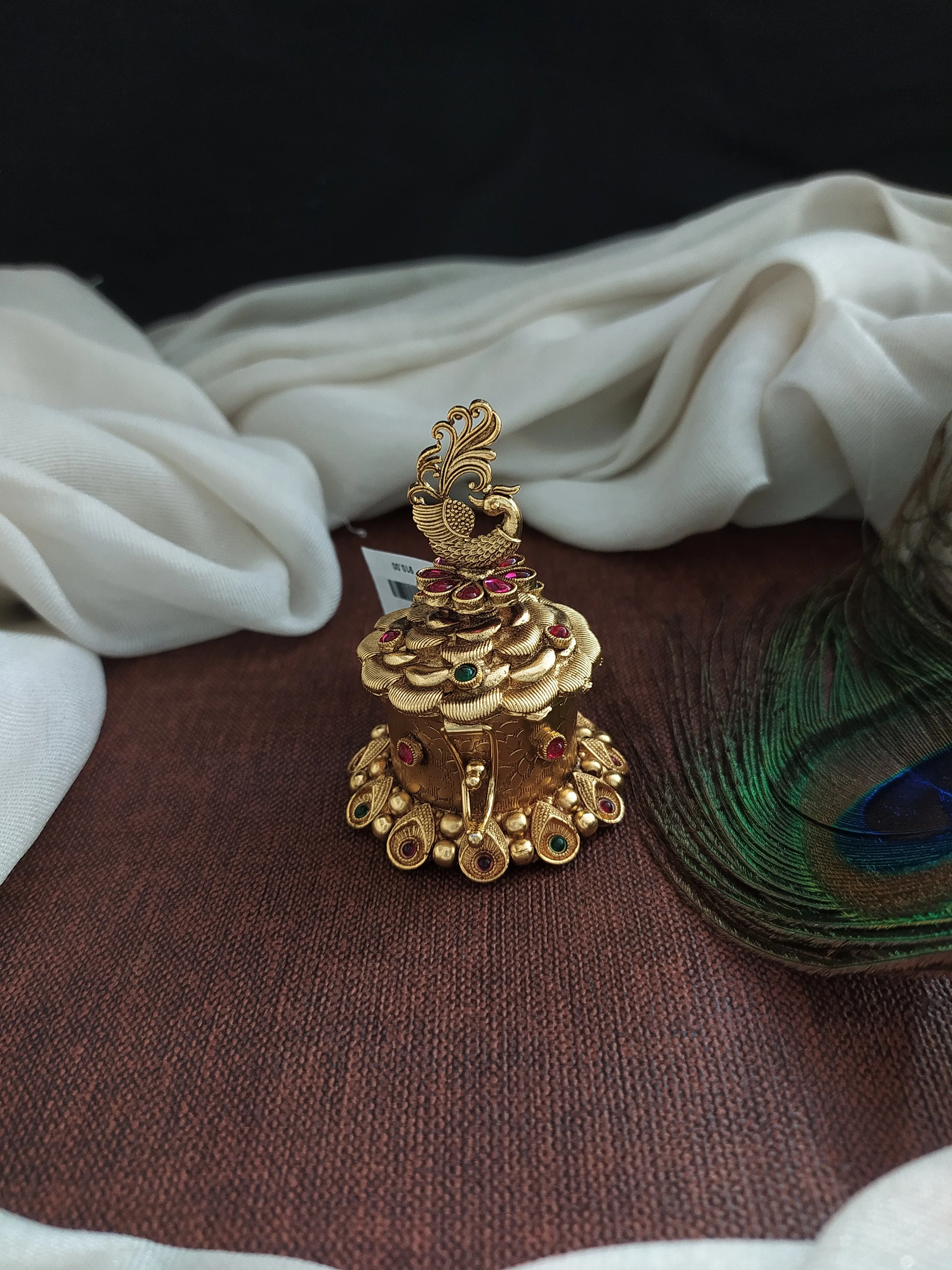Exquisite Round Peacock Kemp Stones Kumkum Boxes