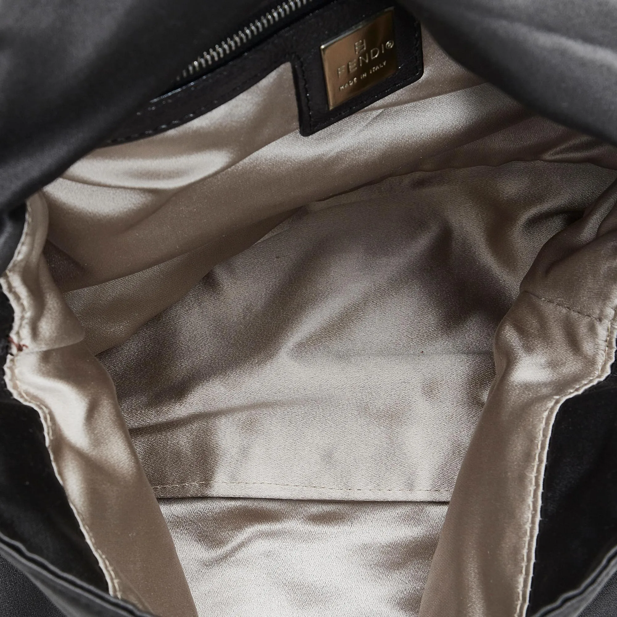 Fendi Mamma Forever Shoulder bag (SHG-OkNV3Z)