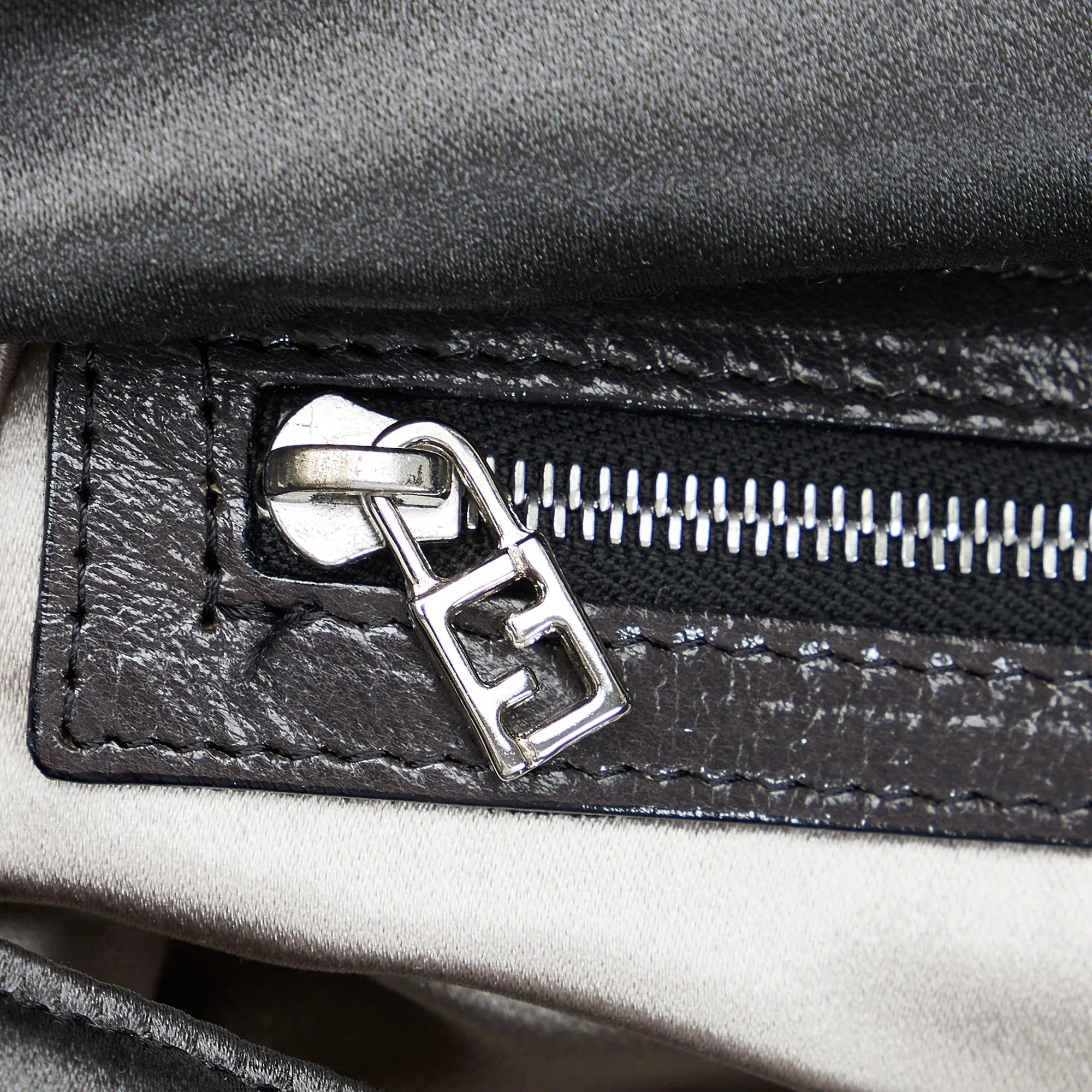 Fendi Mamma Forever Shoulder bag (SHG-OkNV3Z)