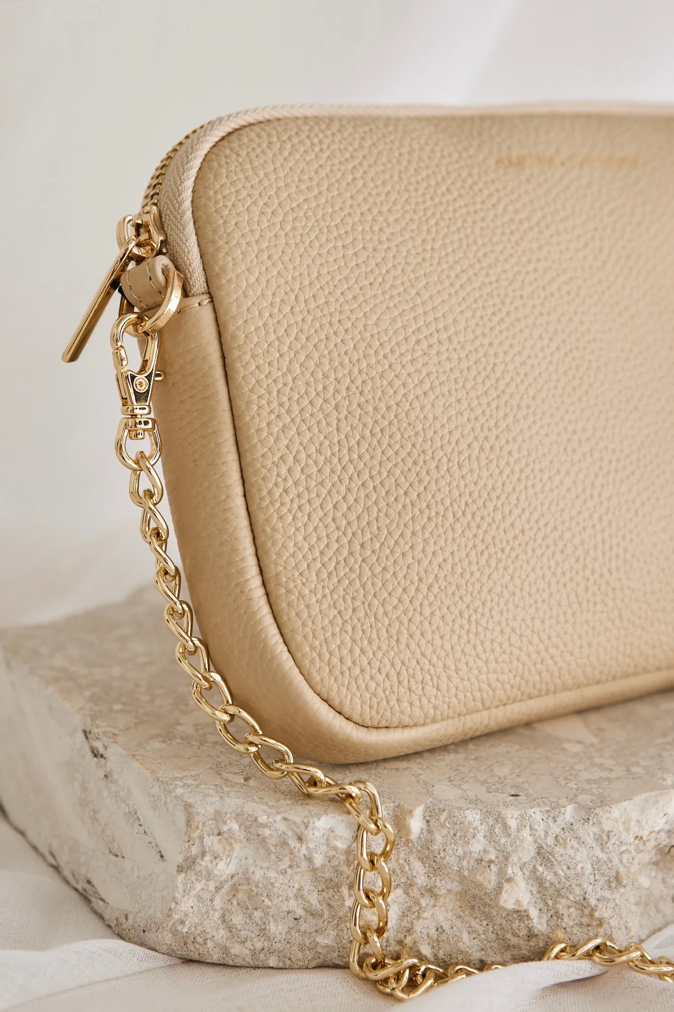 Florence Shell Leather Single Pouch Bag