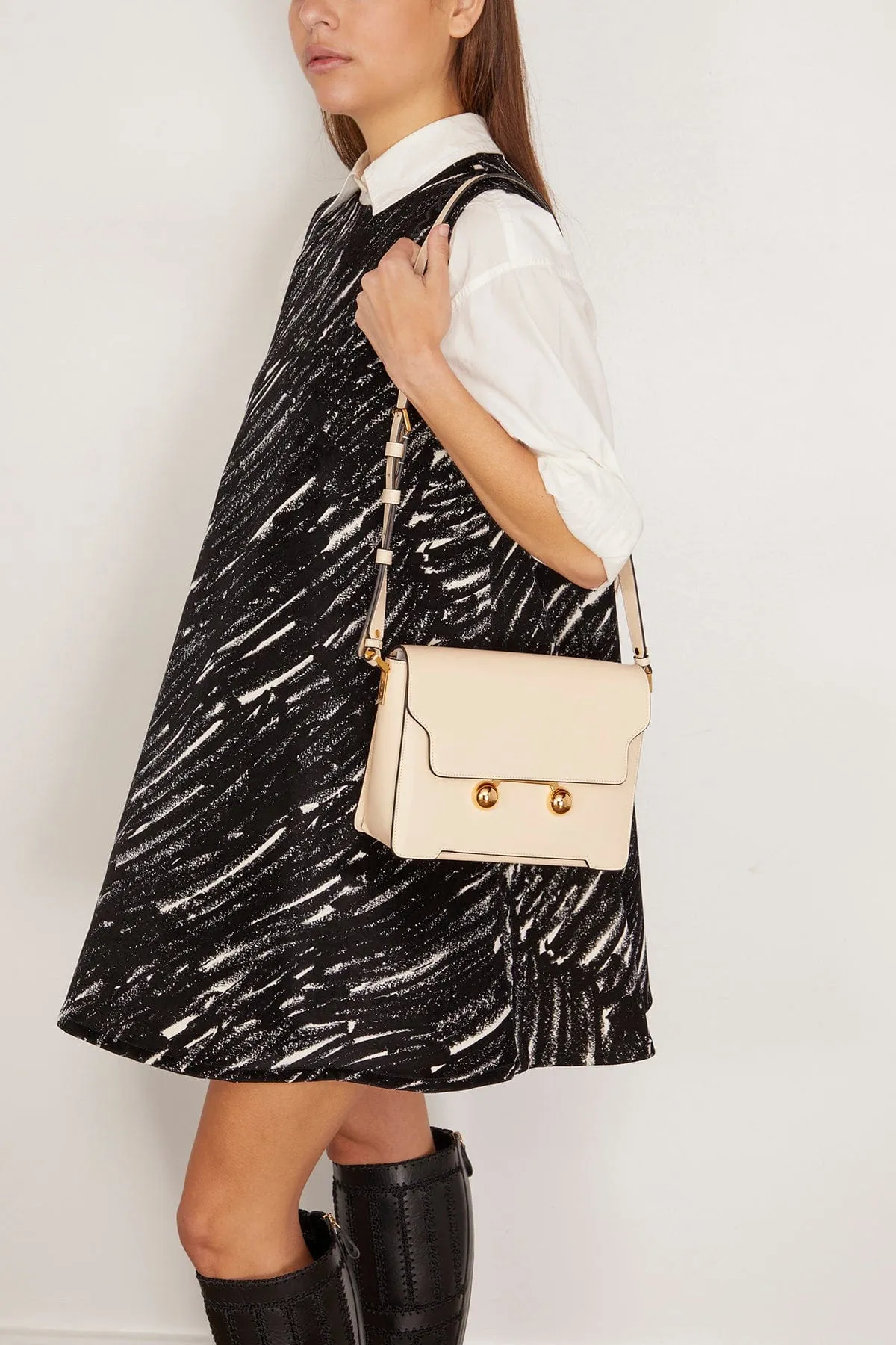Medium Trunkaroo Shoulder Bag in Shell